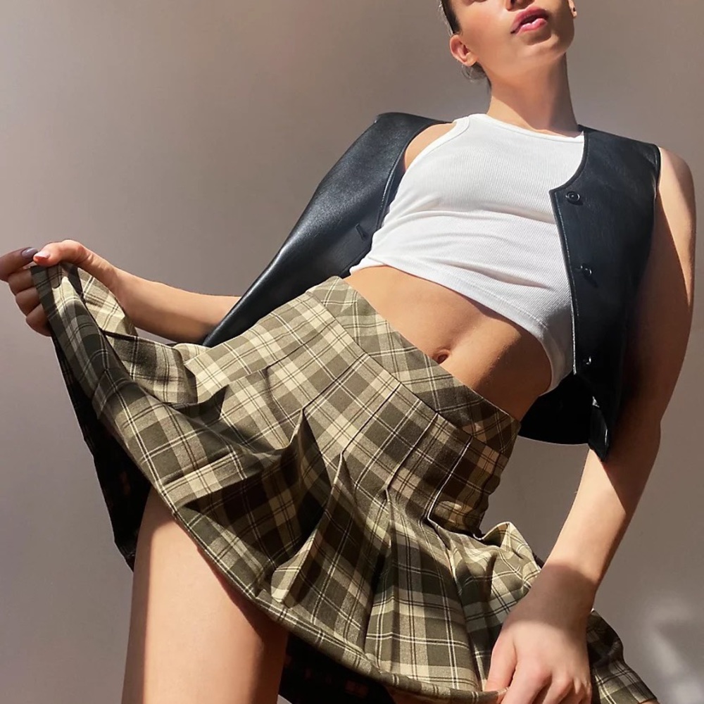 Aritzia olive skirt